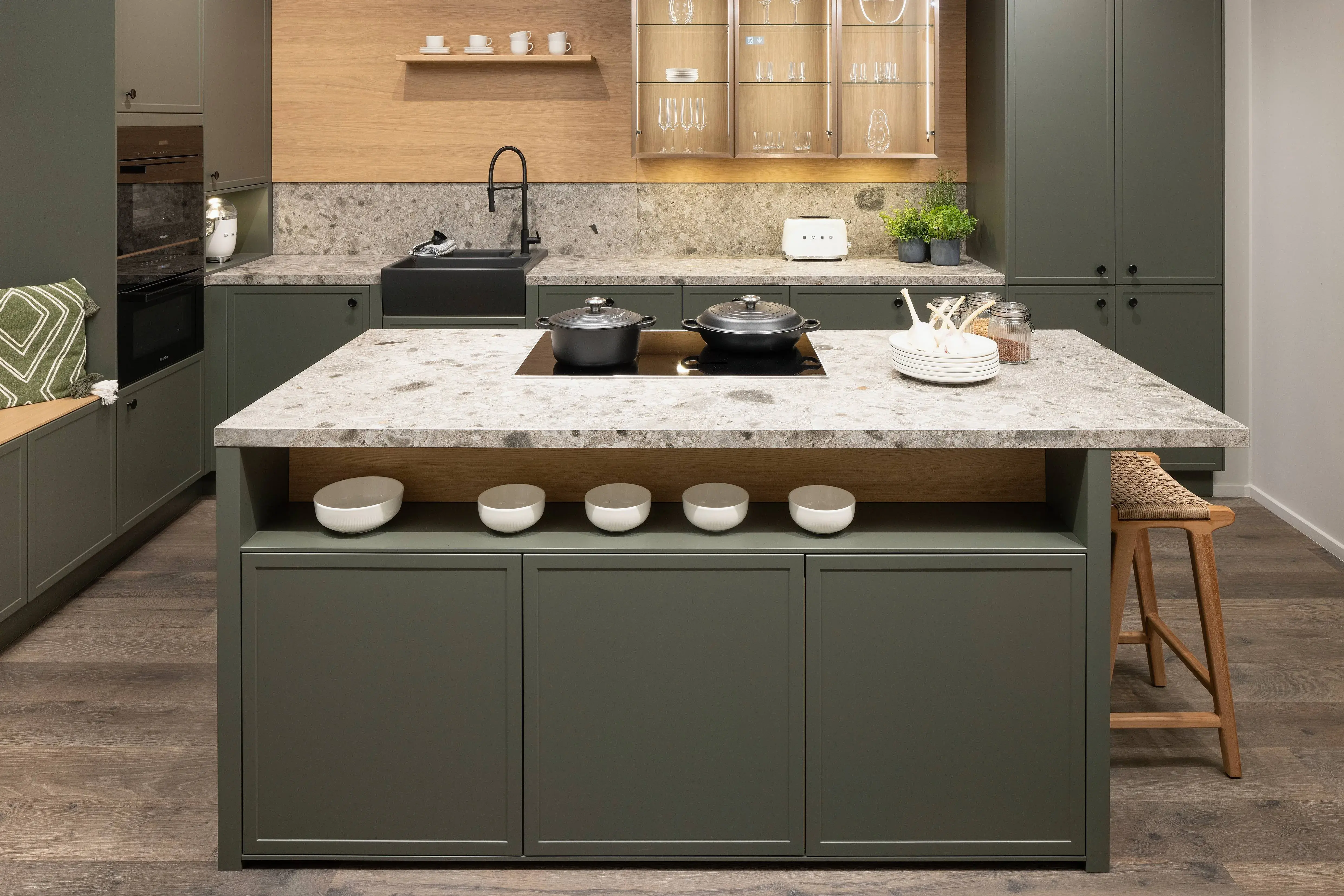 HÄCKER Systemat moderne Landhausküche Iseo Gris und Feineiche 